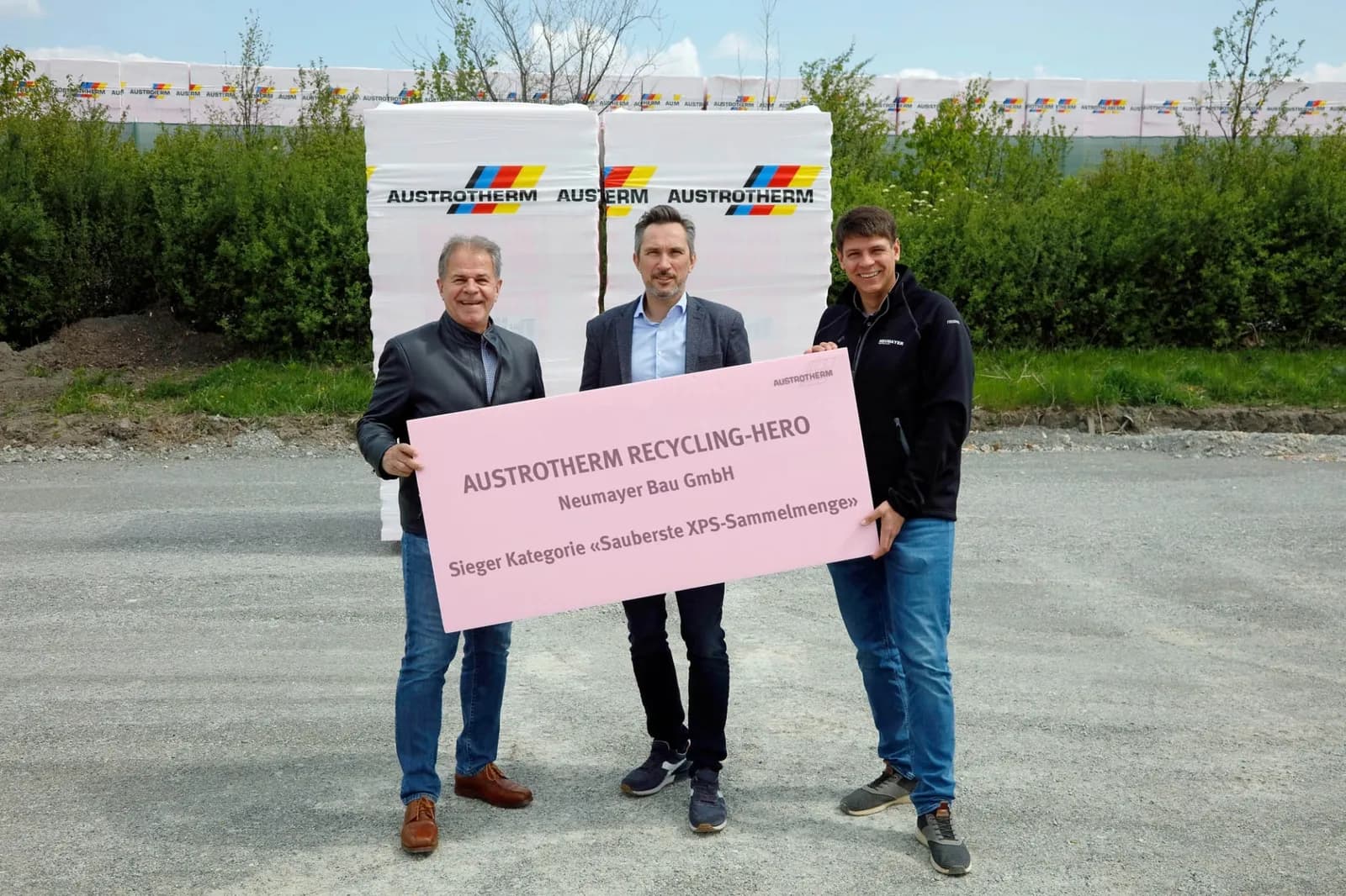 Neumayer Bau, vítěz kategorie „Nejčistší nasbírané množství XPS“, se zástupci společnosti Austrotherm
